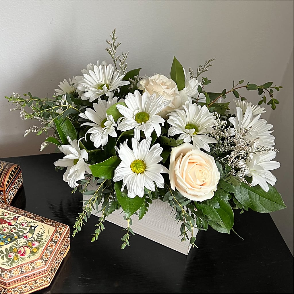 Fresh Linen Box Bouquet –  Barbur Floral Shop, Geneva NE